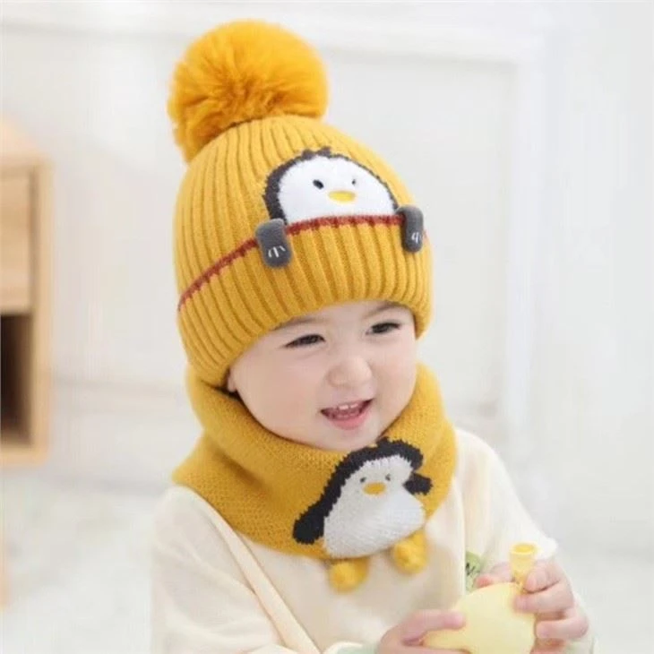 Hat Scarf Penguin Cute Design Pompon Knit Set